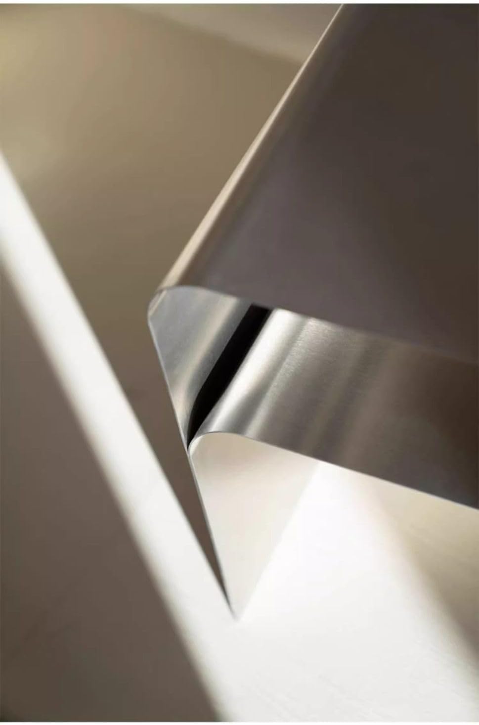 Modern Stainless Steel Side Table – Seamless Integrated Design, Sturdy and Stylish, Perfect for Living Room, Sofa Side, Coffee Table Use.