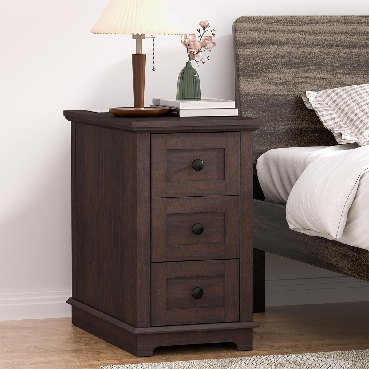 HIFYOBRO 3 Drawers End Table with Flip Top Charging Station, Narrow Side Table with Power outlets, Wooden Nightstand, End Table with Storage for Living Room and Bedroom